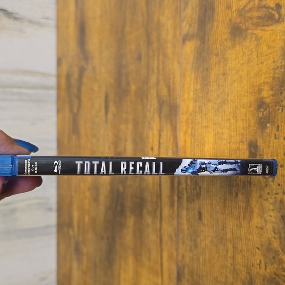 Total Recall Blu-ray Disc And Dvs - Picture 2 of 7